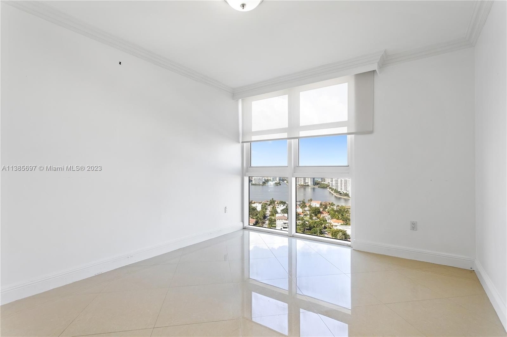 18911 Collins Ave - Photo 12