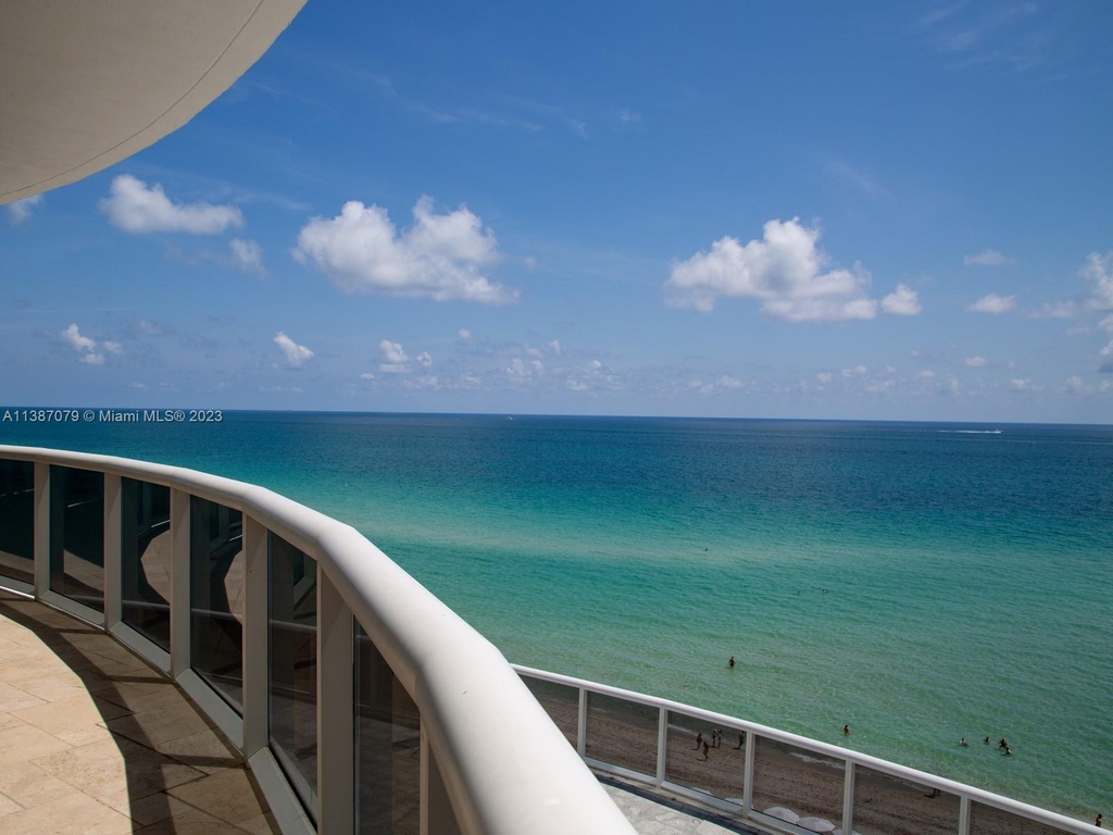 15901 Collins Ave - Photo 47