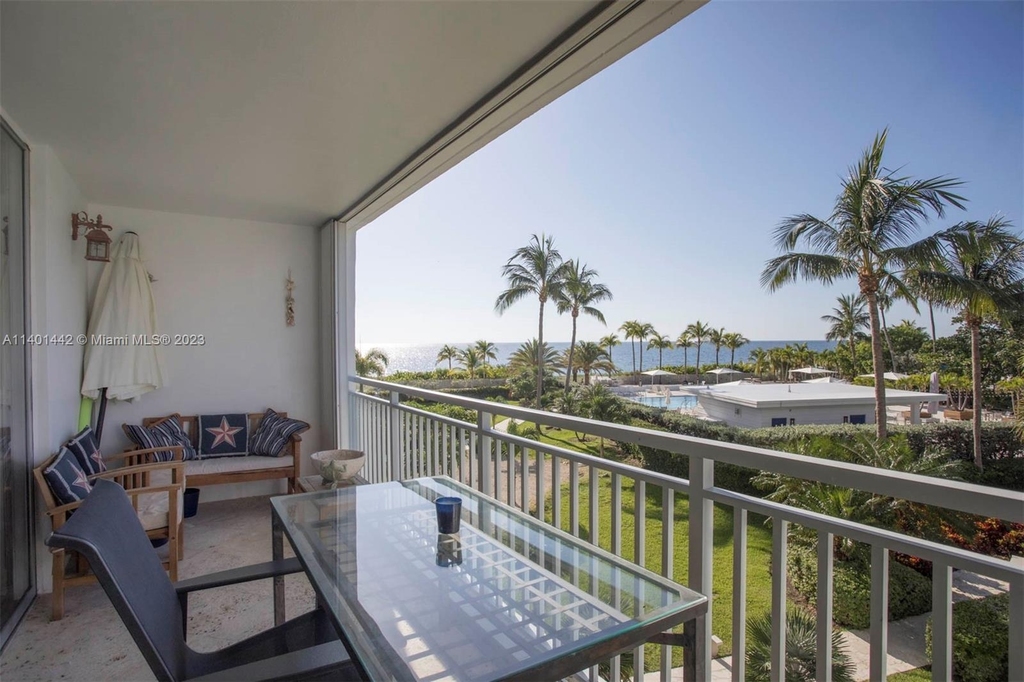 611 Ocean Dr - Photo 8