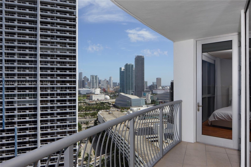 1750 N Bayshore Dr - Photo 11