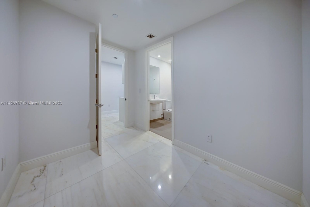 10203 Collins Ave - Photo 23