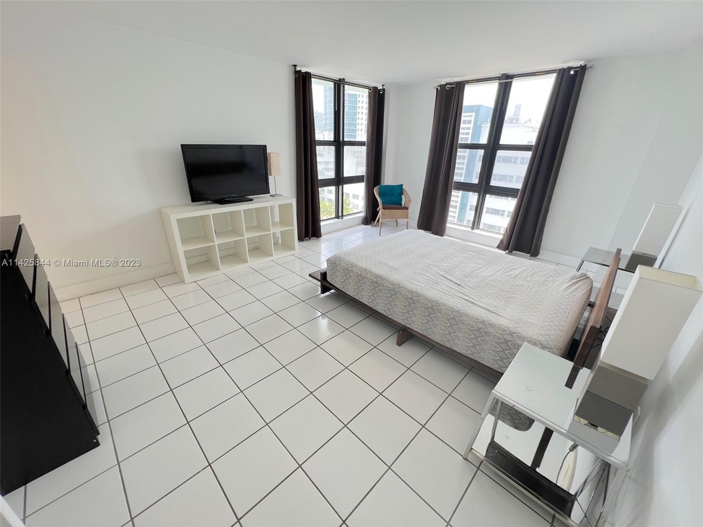 1800 Collins Ave - Photo 12