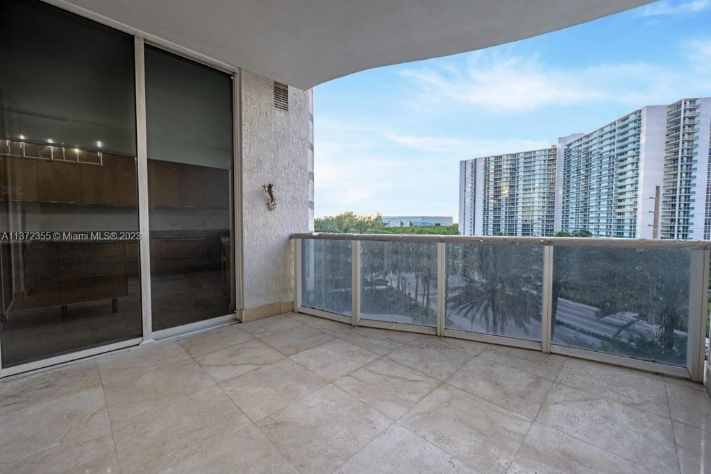 15811 Collins Ave - Photo 26