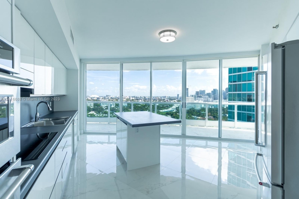 2127 Brickell Av - Photo 5