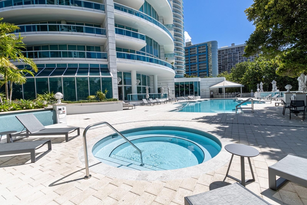 2127 Brickell Av - Photo 45