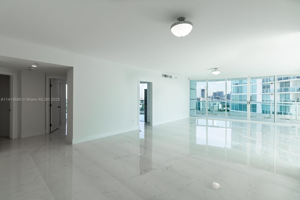 2127 Brickell Av - Photo 11