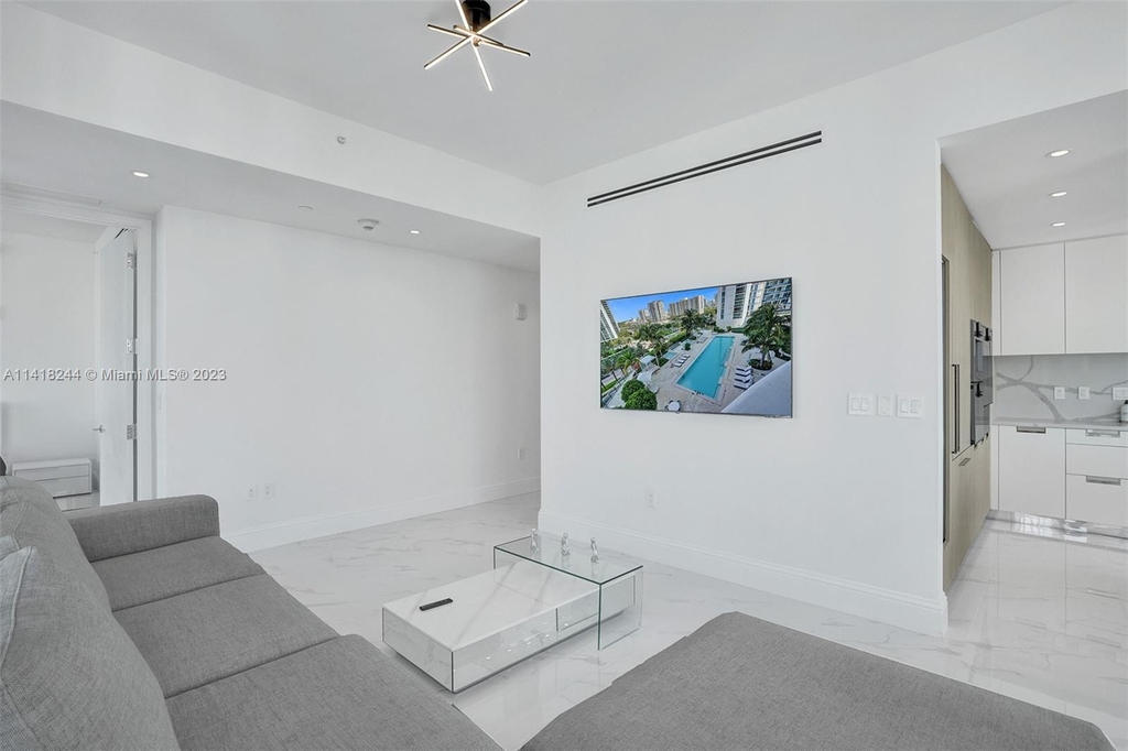 15701 Collins Ave - Photo 22