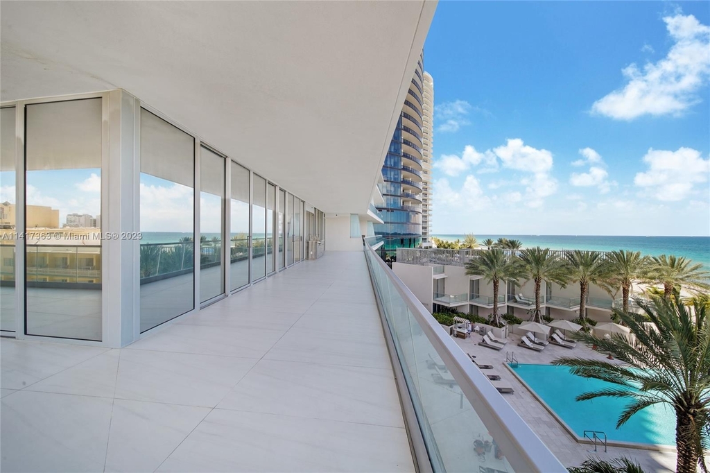 18501 Collins Ave - Photo 14