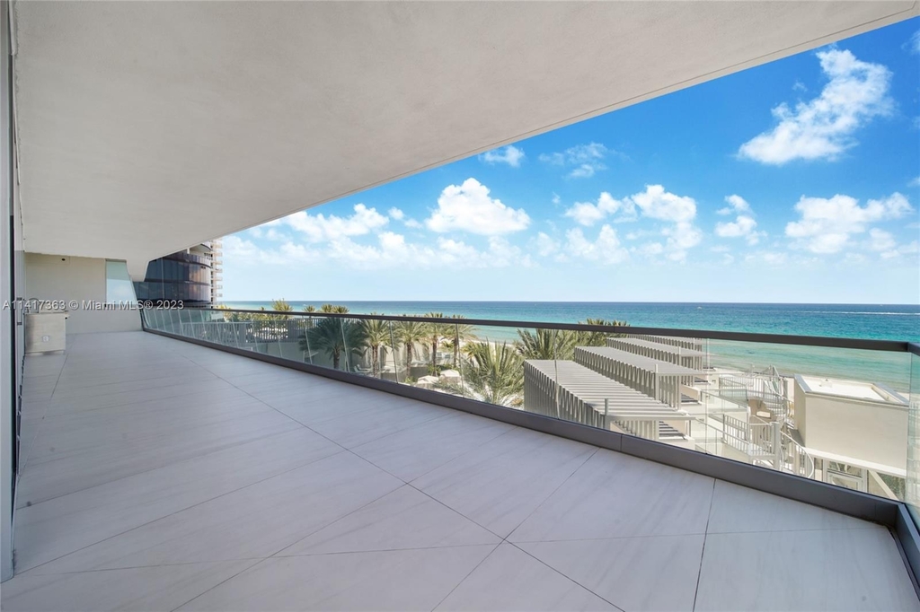 18501 Collins Ave - Photo 3