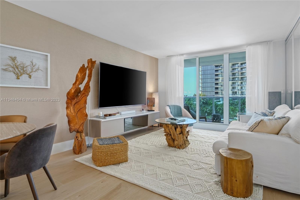 2301 Collins Ave - Photo 14