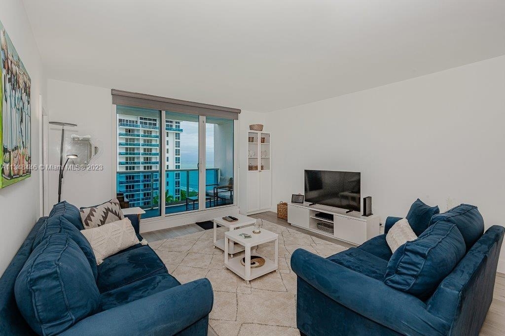 2301 Collins Ave - Photo 4