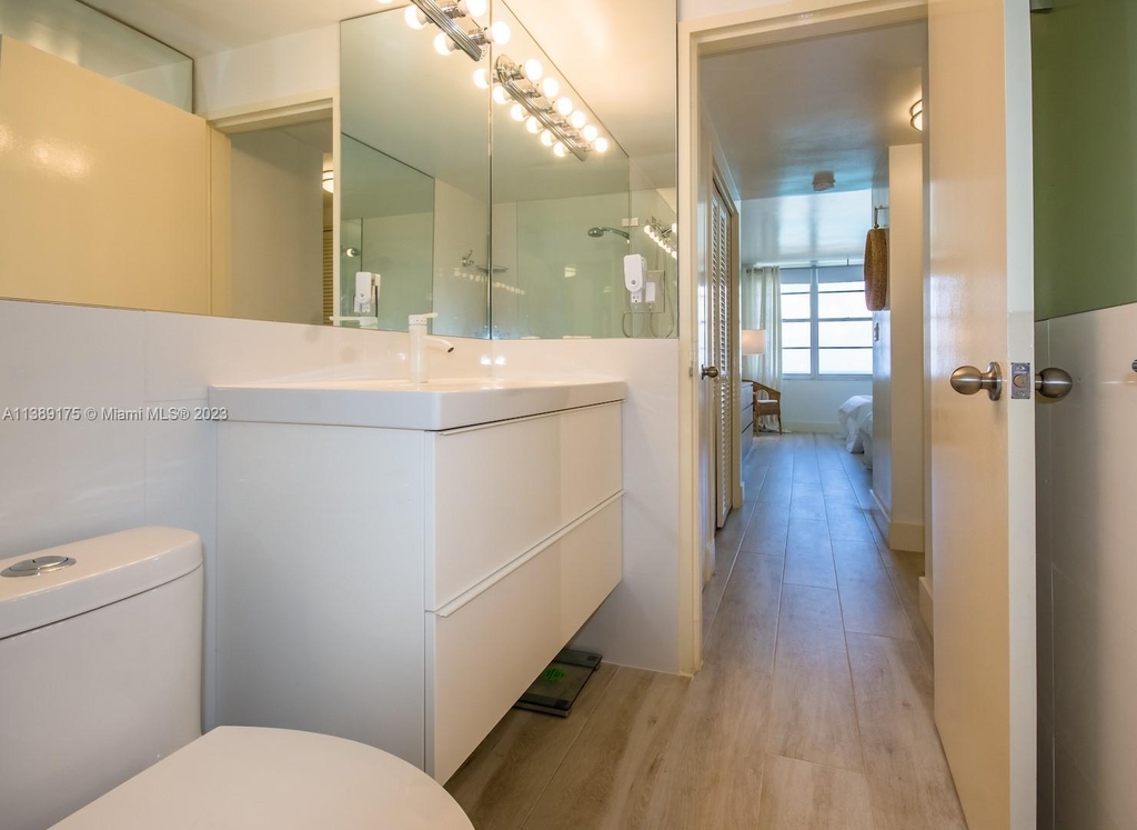 5601 Collins Ave - Photo 13