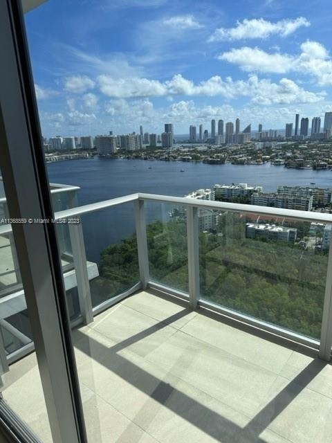 16385 Biscayne Blvd - Photo 37