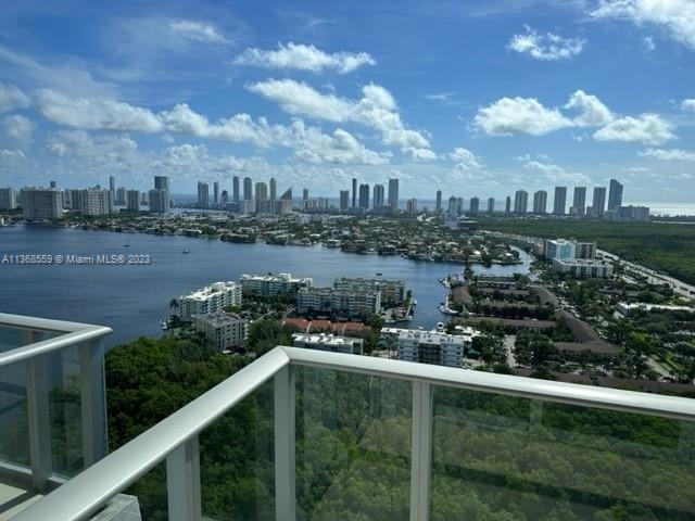 16385 Biscayne Blvd - Photo 38