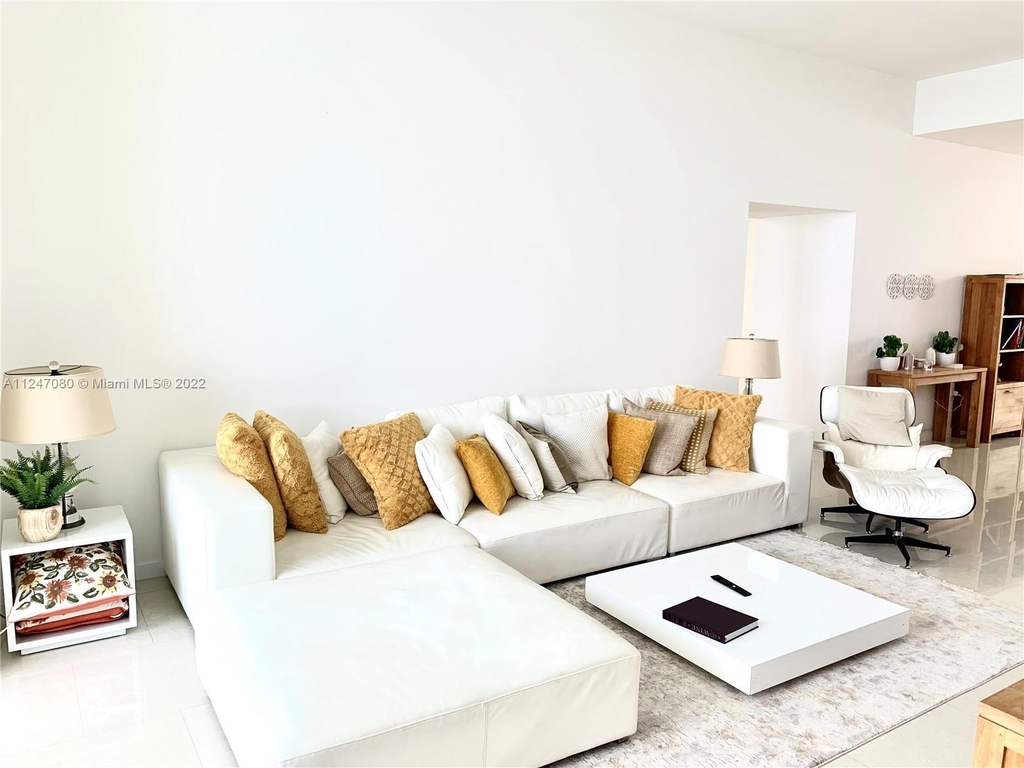 16001 Collins Ave - Photo 11