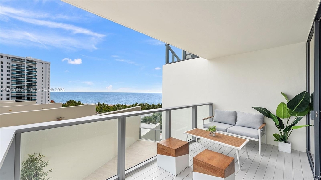 2201 Collins Ave - Photo 5