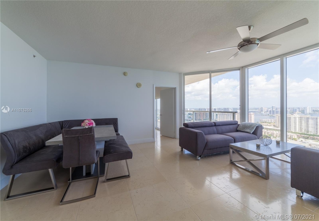 16699 Collins Ave - Photo 4