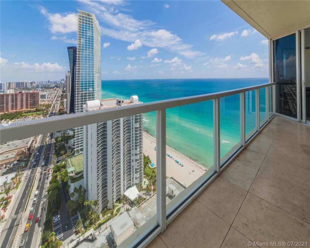 16699 Collins Ave - Photo 22