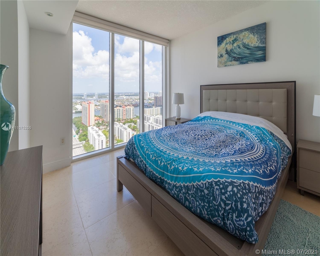 16699 Collins Ave - Photo 13