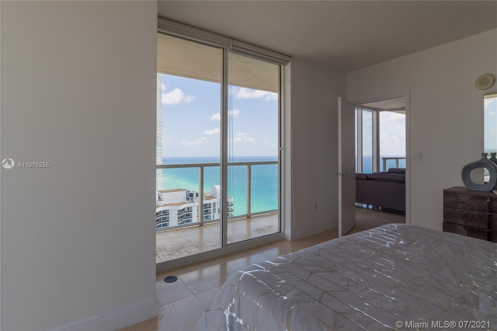 16699 Collins Ave - Photo 6