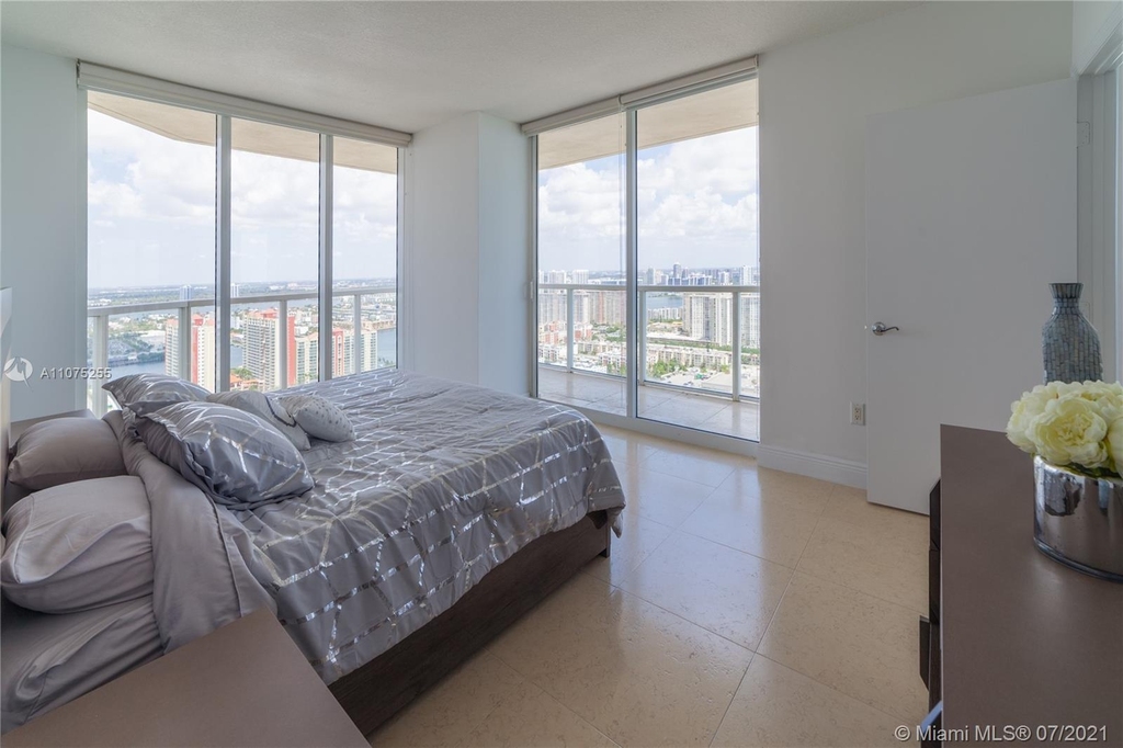 16699 Collins Ave - Photo 8