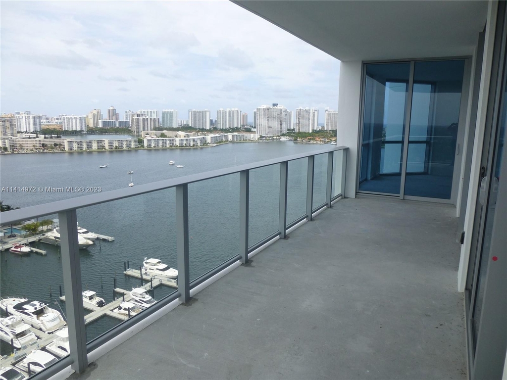 17111 Biscayne Blvd - Photo 2