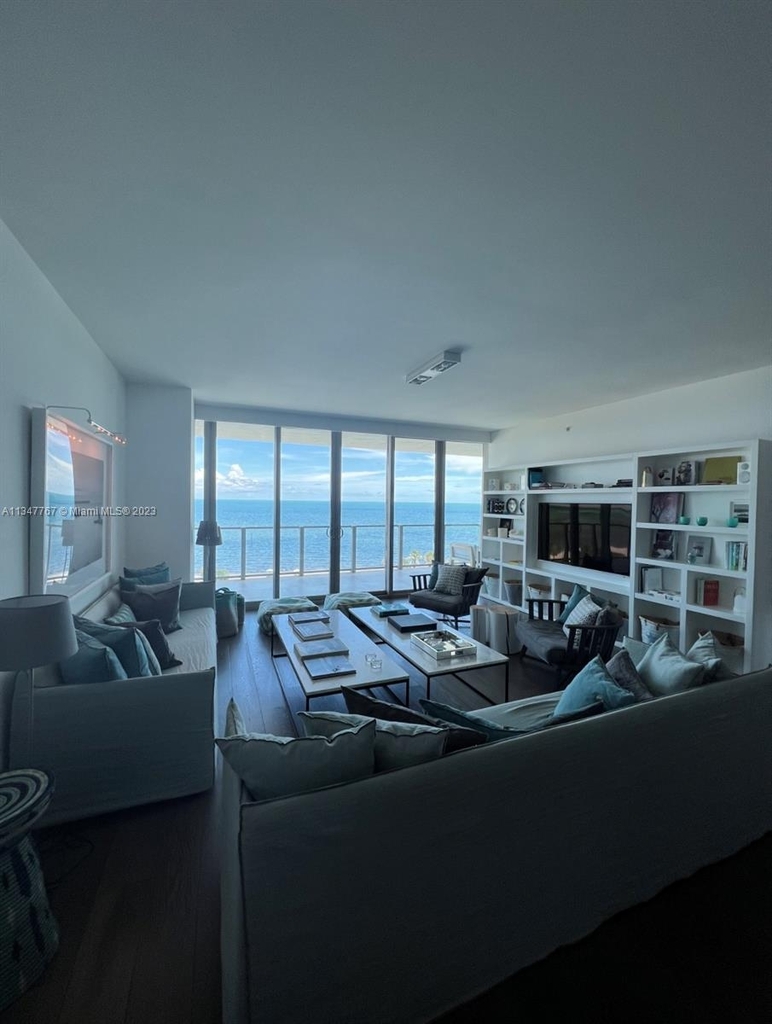 360 Ocean Dr - Photo 1