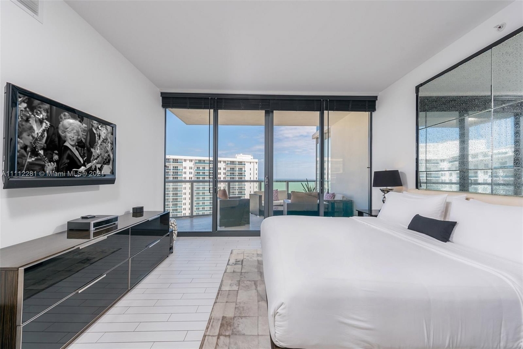 2201 Collins Ave - Photo 9