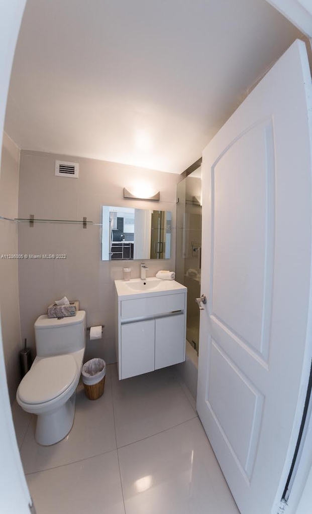 5601 Collins Ave - Photo 19