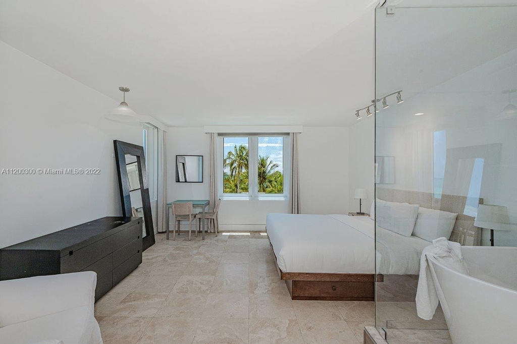 2301 Collins Ave - Photo 12