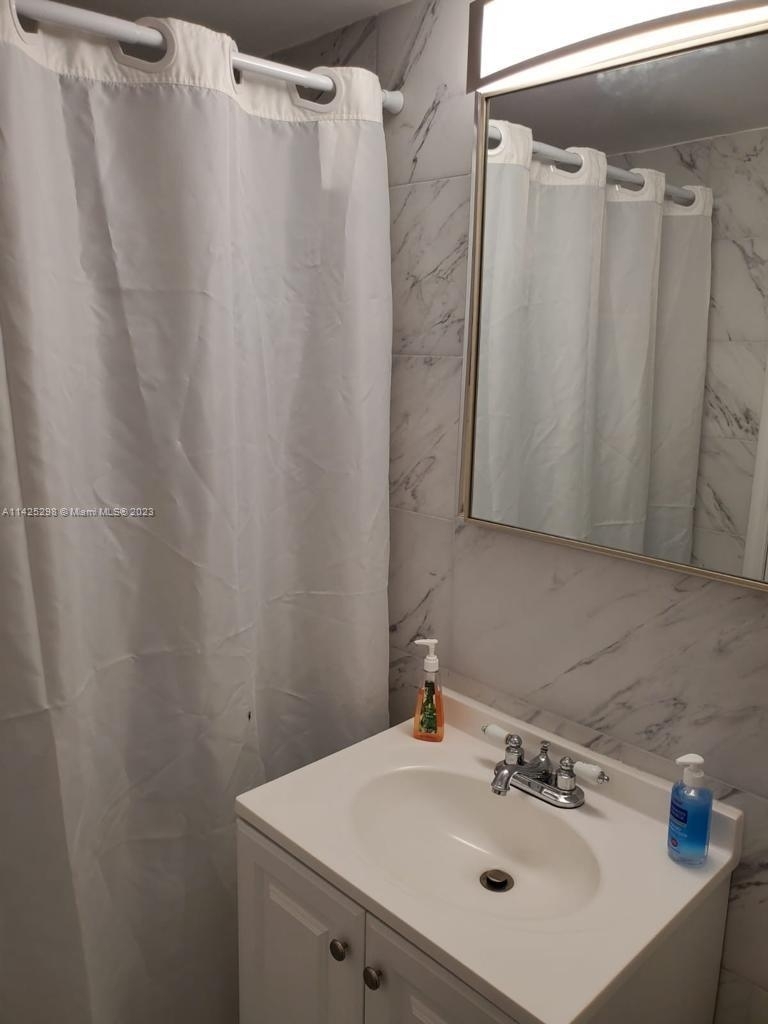 6345 Collins Ave - Photo 4