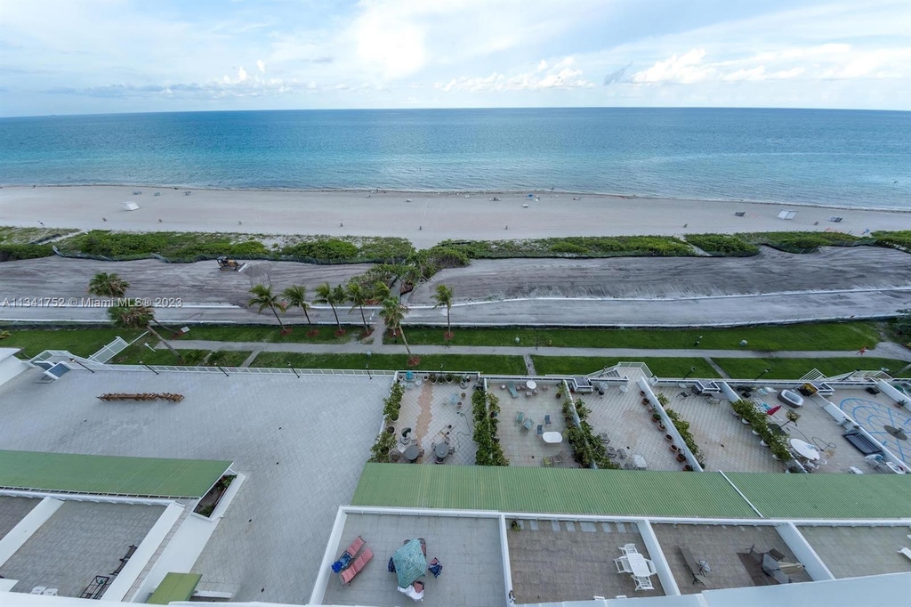 5601 Collins Ave - Photo 12