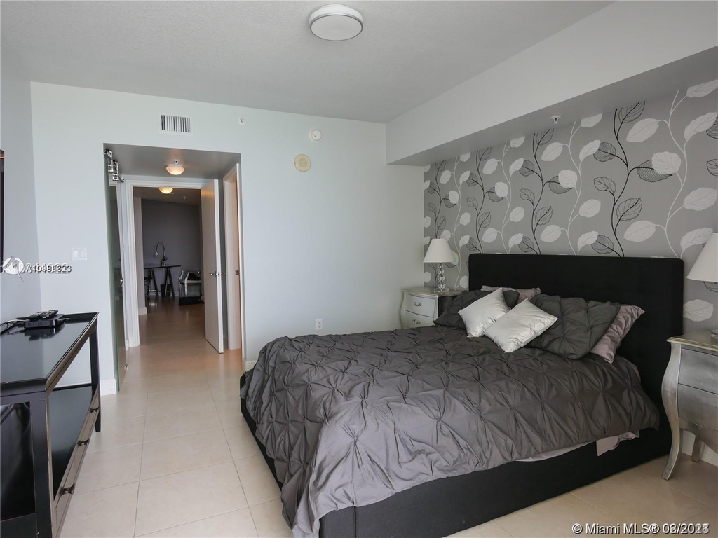 16699 Collins Ave - Photo 28