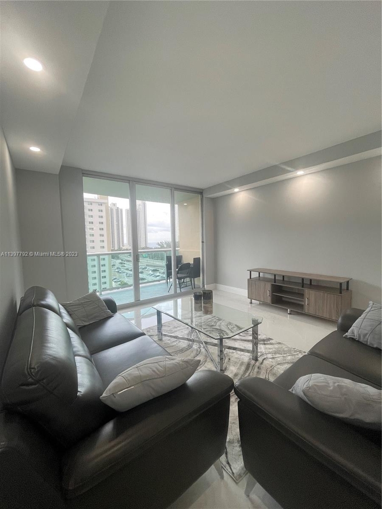 19390 Collins Ave - Photo 7