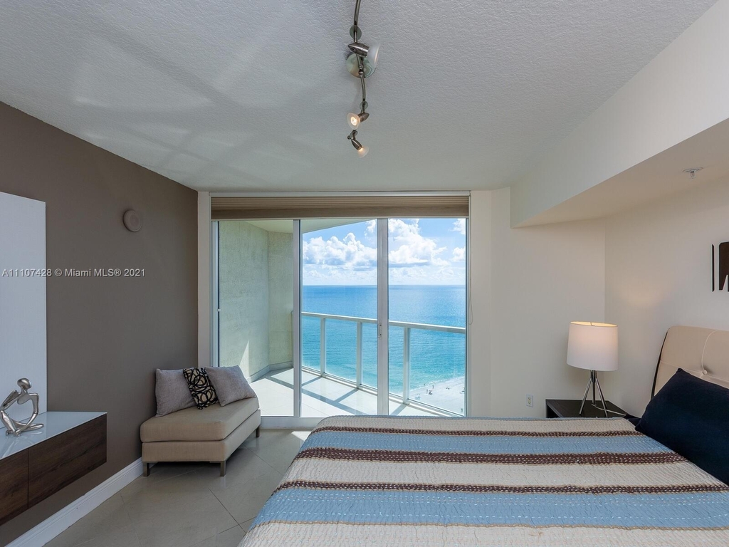 16699 Collins Ave - Photo 11