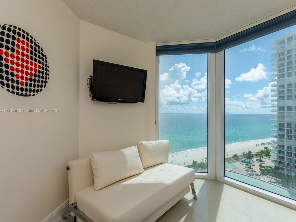 16699 Collins Ave - Photo 19