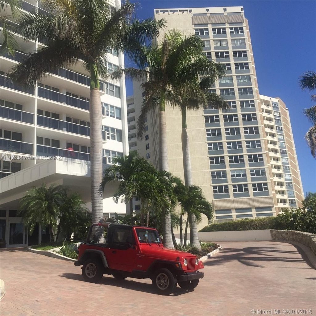 3140 S Ocean Dr - Photo 1