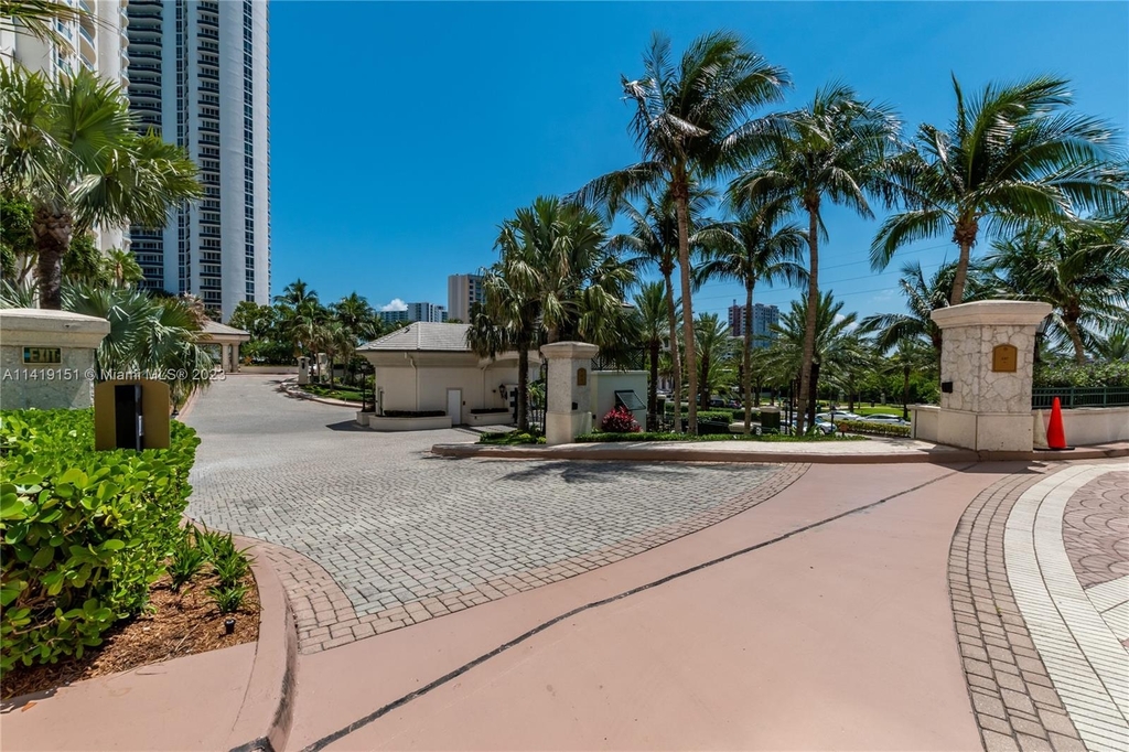 16051 Collins Ave - Photo 70