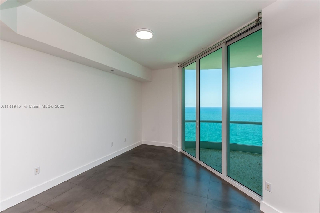 16051 Collins Ave - Photo 32