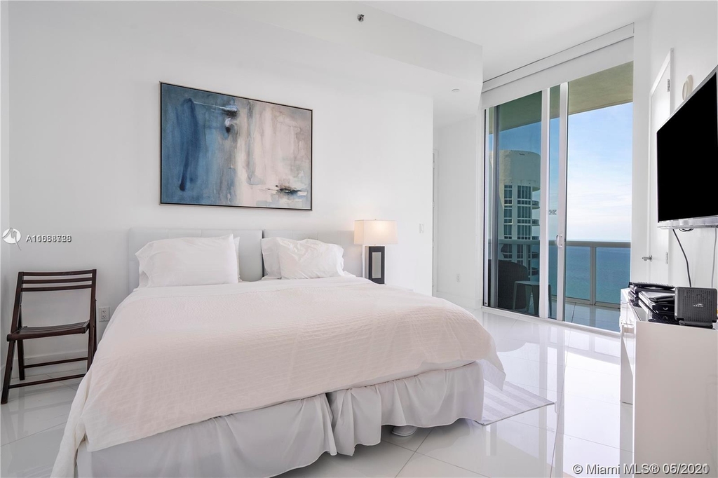 15811 Collins Ave - Photo 11