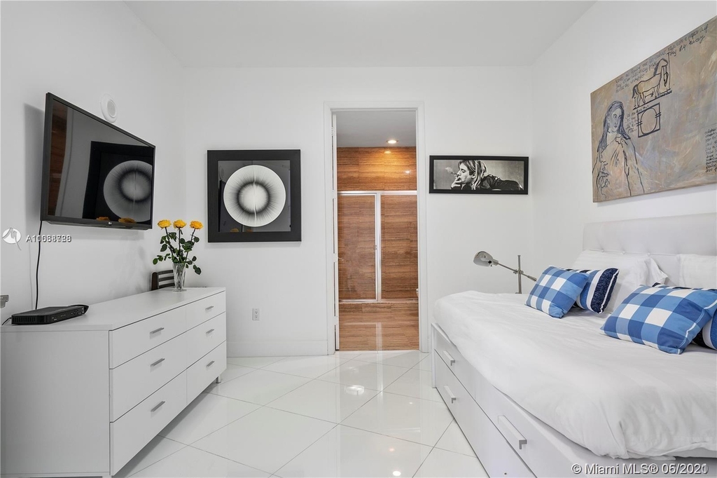15811 Collins Ave - Photo 14