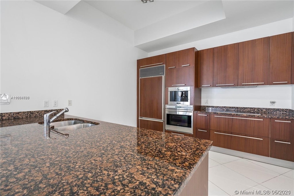 15811 Collins Ave - Photo 10