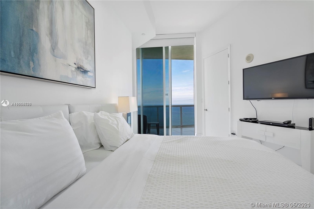 15811 Collins Ave - Photo 12