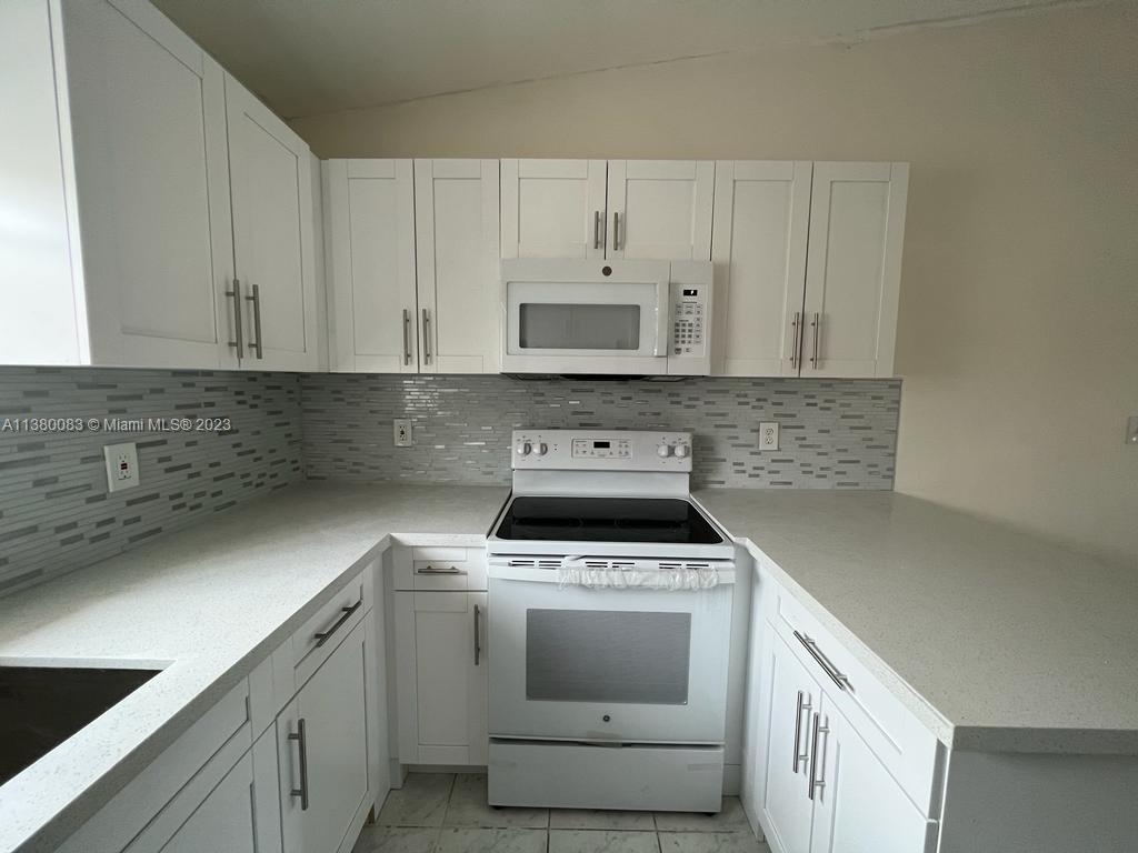 2208 W 74th St - Photo 2