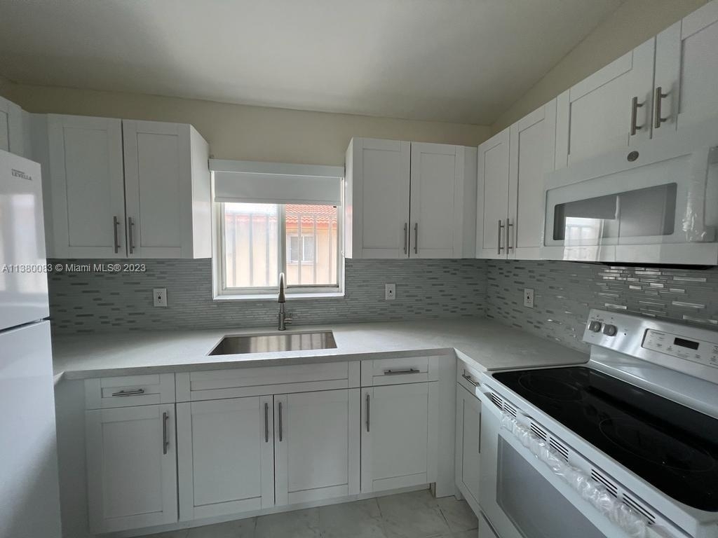 2208 W 74th St - Photo 1