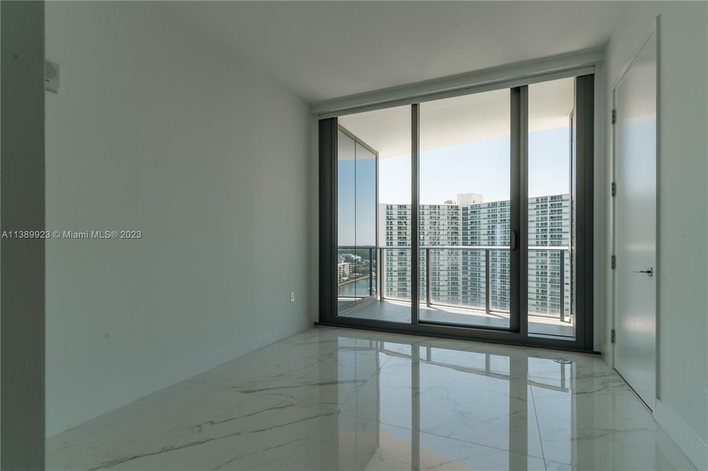 15701 Collins Ave - Photo 21