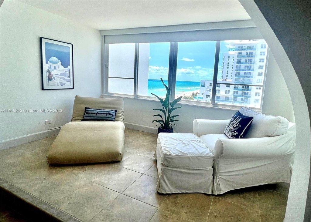 5005 Collins Ave - Photo 4