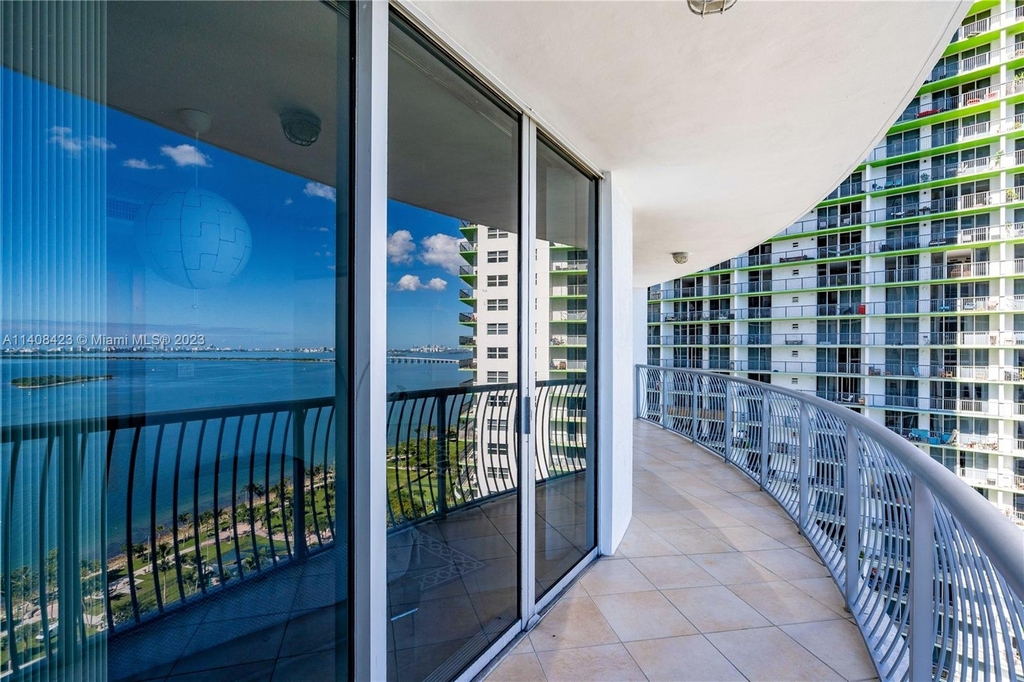 1750 N Bayshore Dr - Photo 26