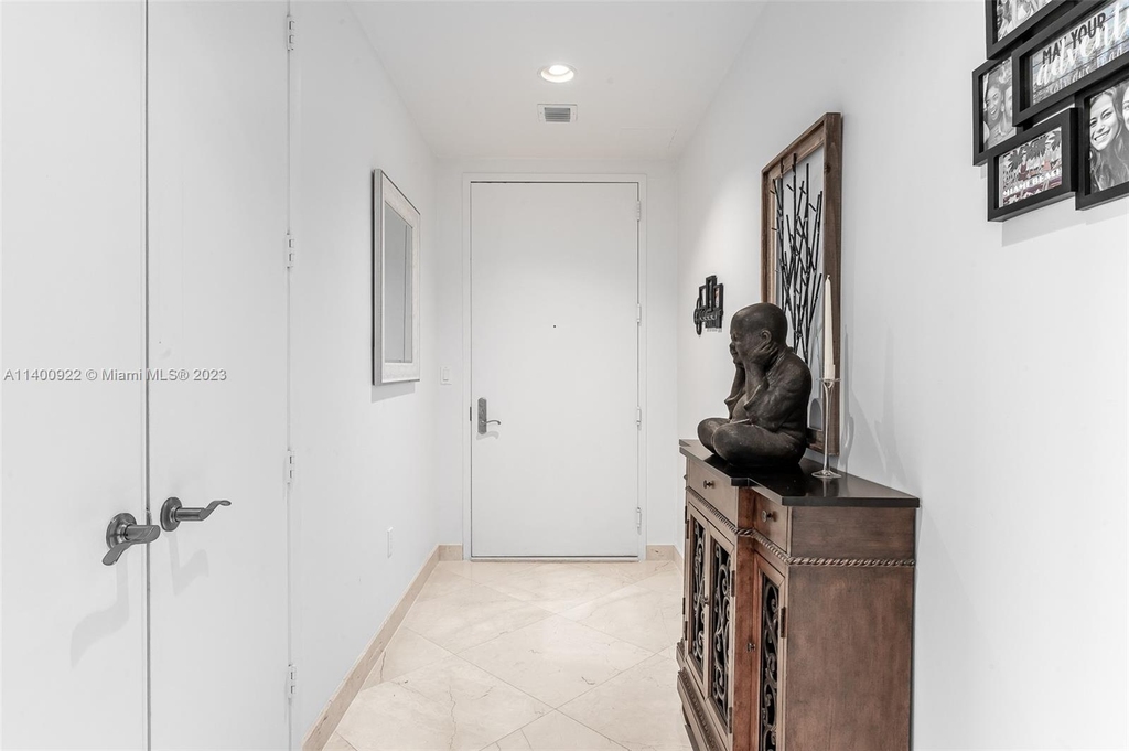 15901 Collins Ave - Photo 3