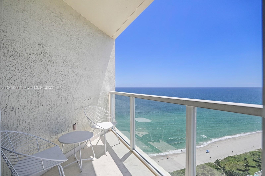 16699 Collins Ave - Photo 17